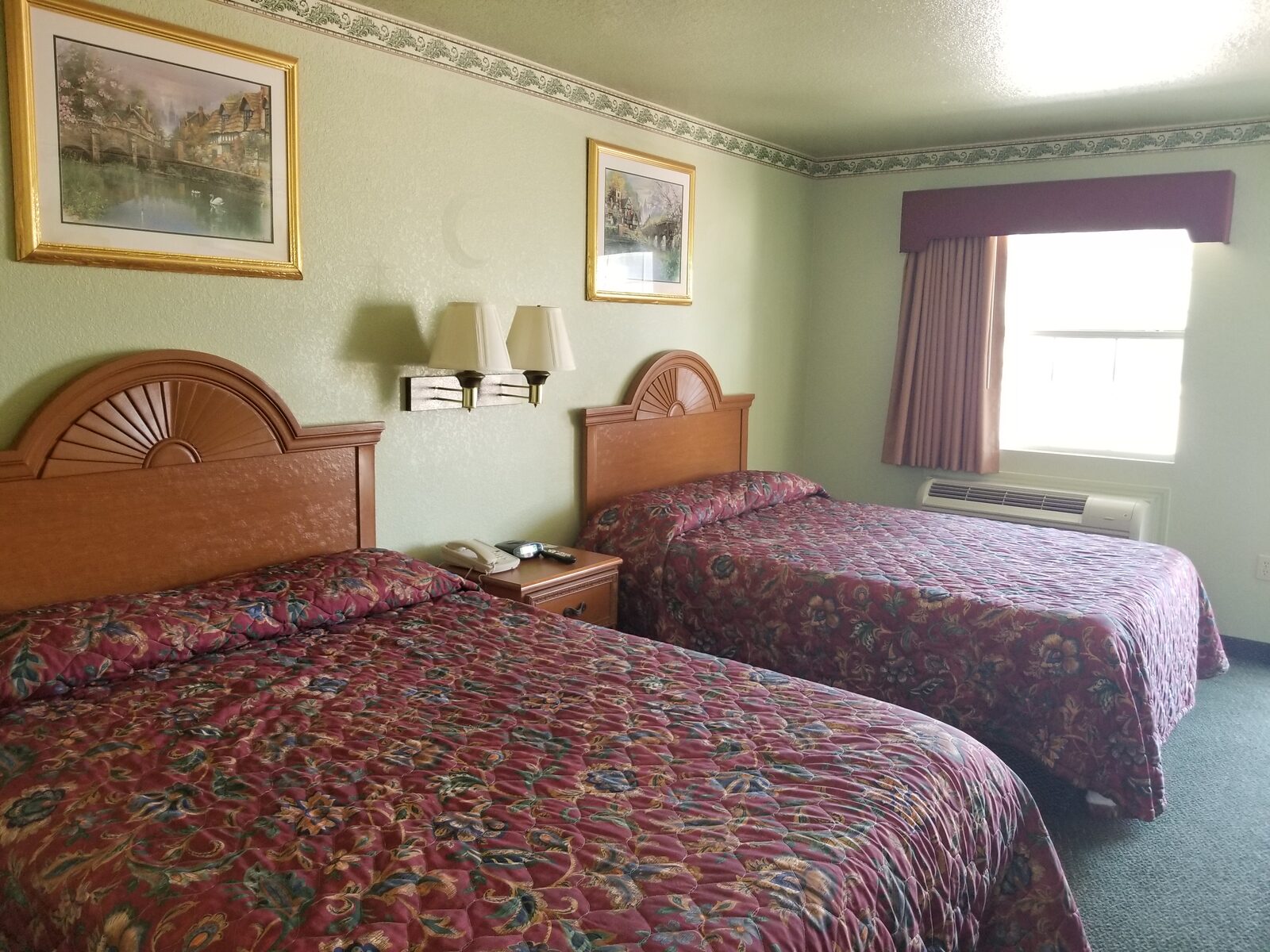 Double Queen Room at Haltom Inn Haltom City — two queen beds ideal for families and groups